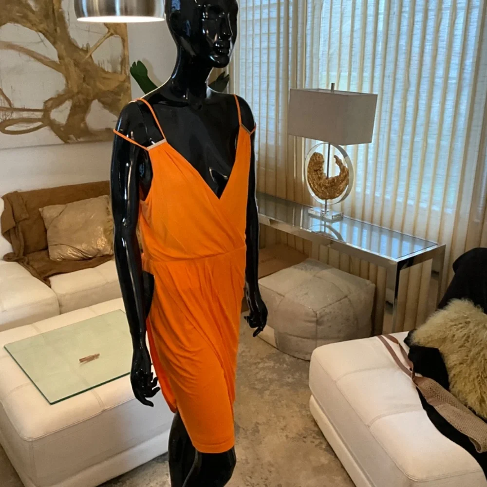 NWT BEBE SEXY FAUX SIDE WRAP ASYMMETRICAL DRESS ๐๐๐๐ - Picture 4 of 9